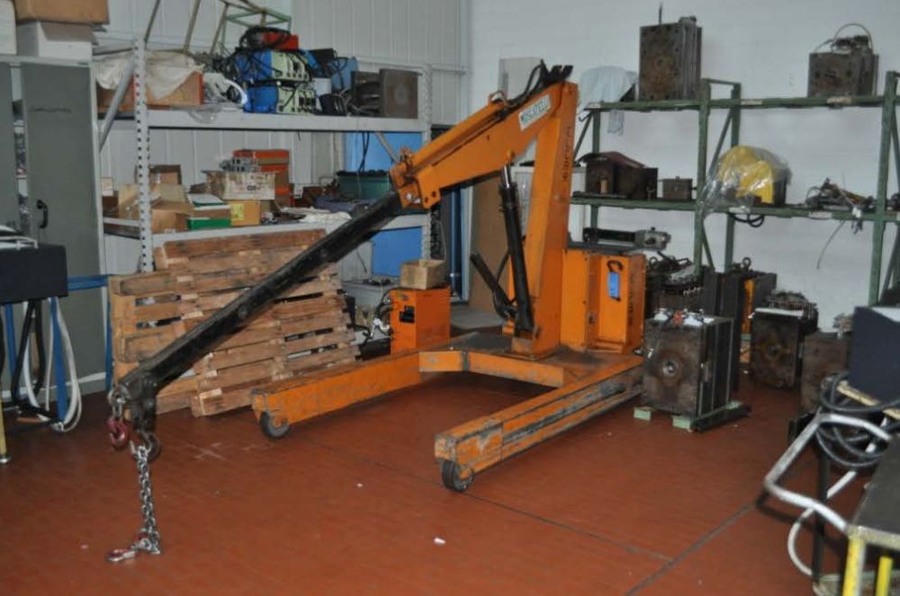 LIFTING CRANE – NO.15.0402